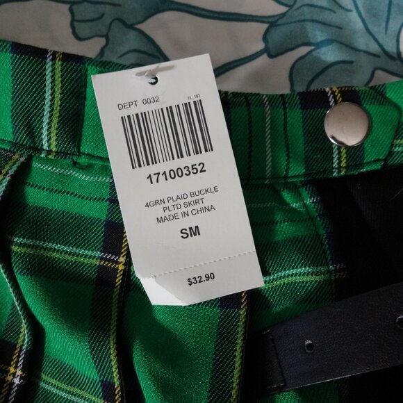 HOT TOPIC Size S Green Plaid Skort Buckles Shorts Skirt School Y2K Academia - Picture 5 of 6